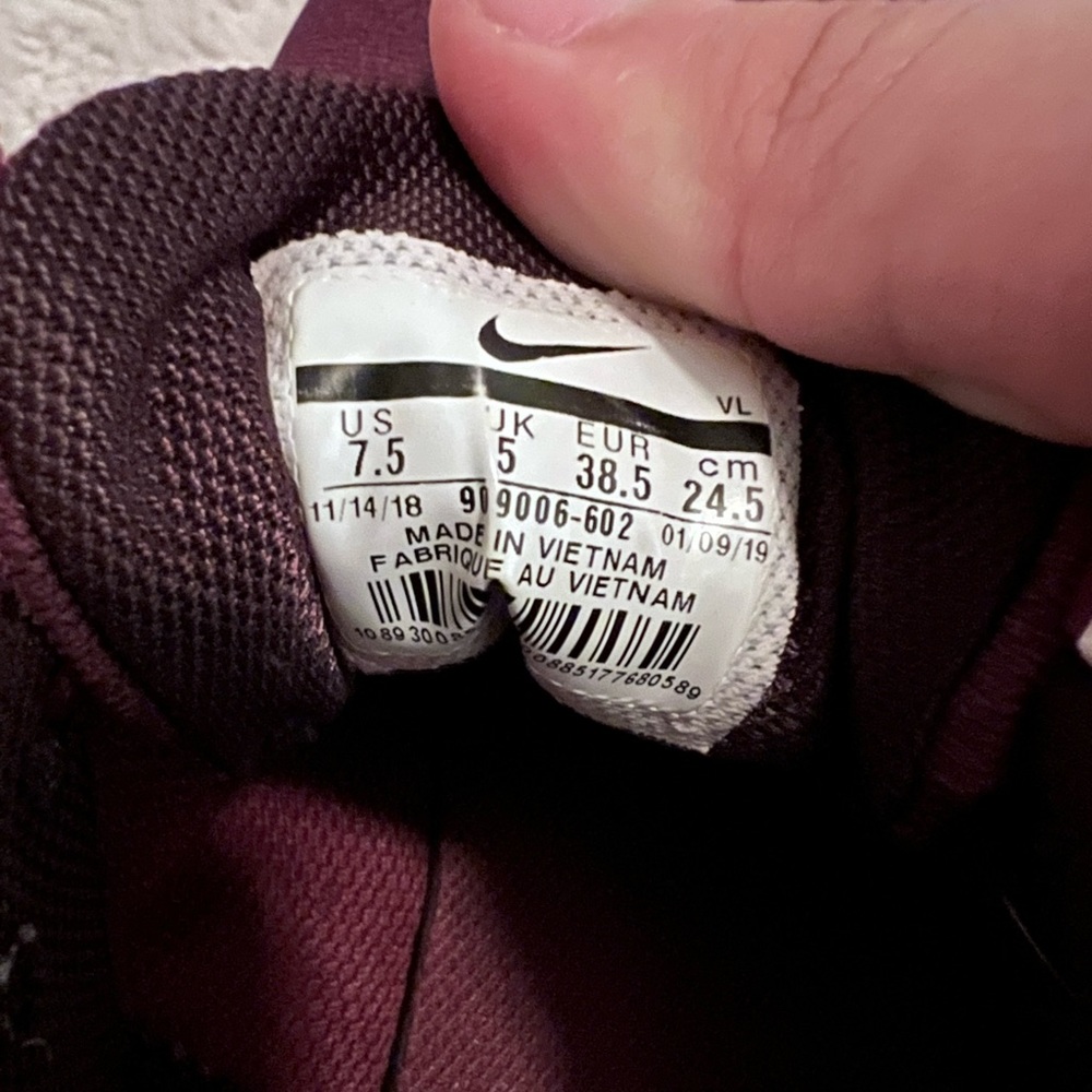 Nike shoes - Picture 3 of 4